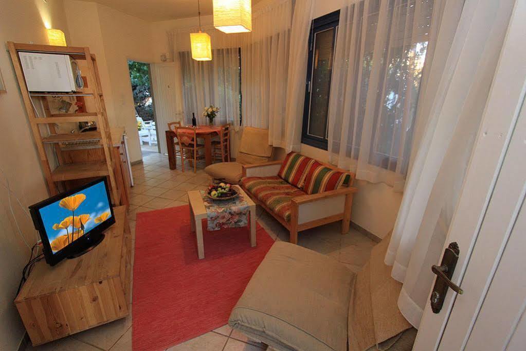 Bar Bakfar Villa Sharona Bagian luar foto